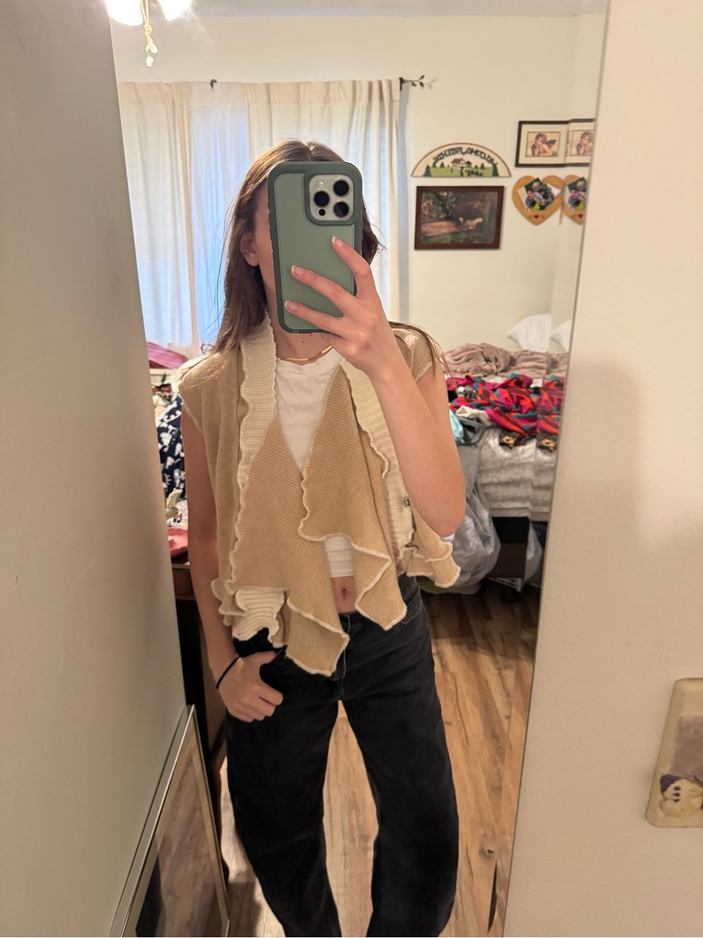 Source Unknown Cream & Tan Ruffle Knit Vest